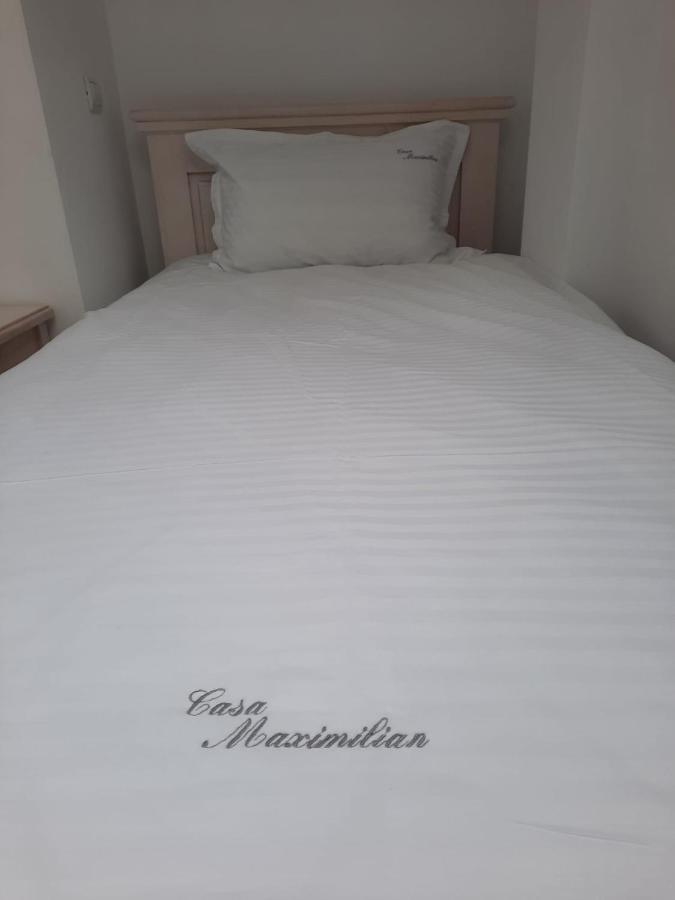 Casa De Oaspeti Maximilian Codlea Esterno foto