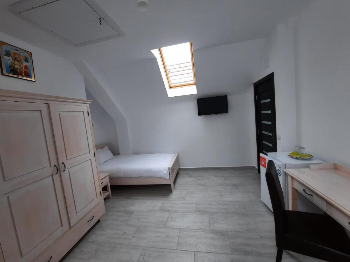 Casa De Oaspeti Maximilian Codlea Esterno foto